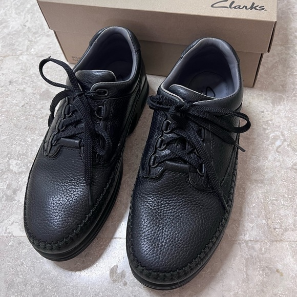 Clarks Black Leather Caribou Men Shoe / Size 8 - Picture 16 of 16